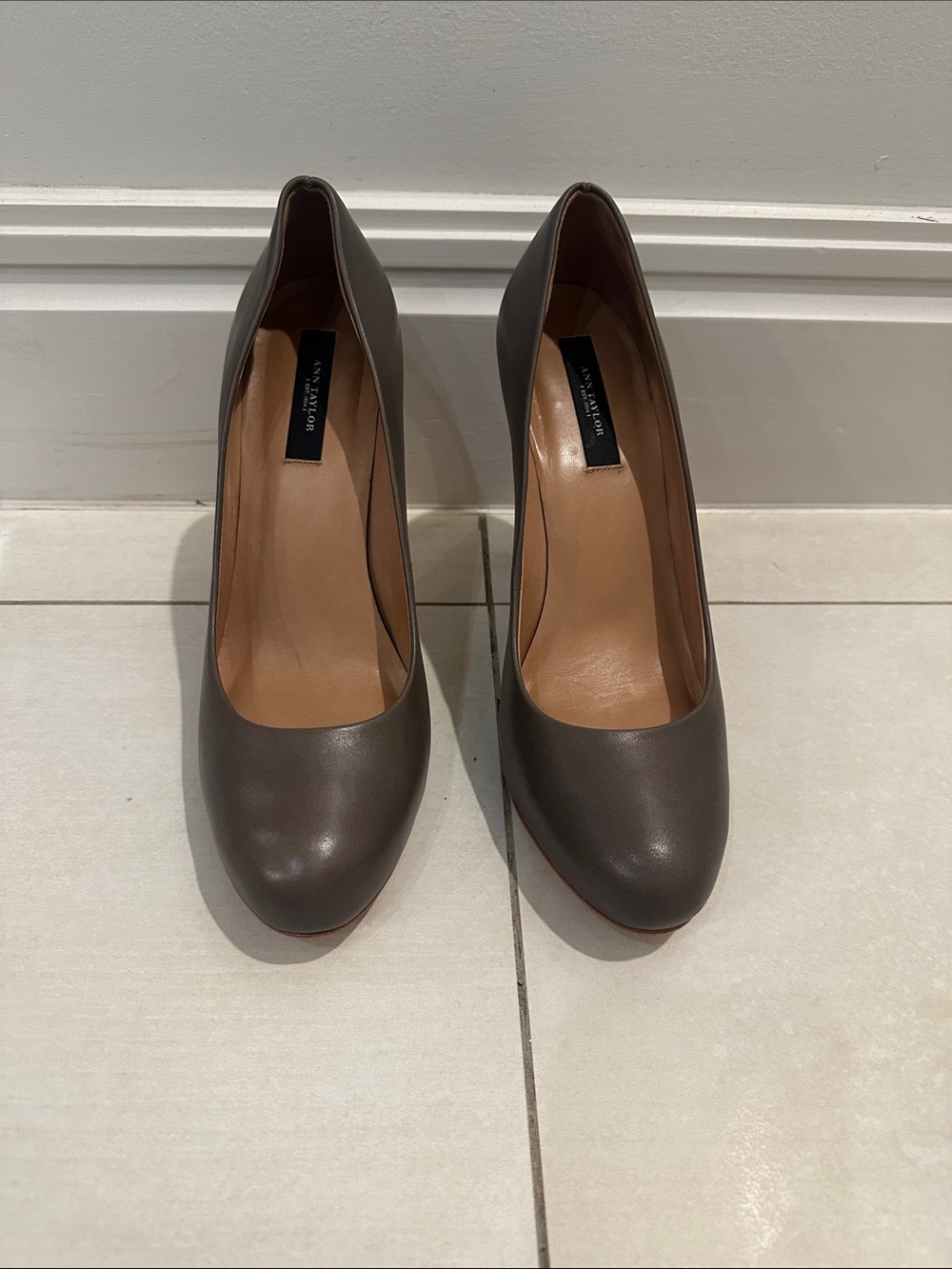 Ann Taylor Brown Leather Round-Toe Pumps